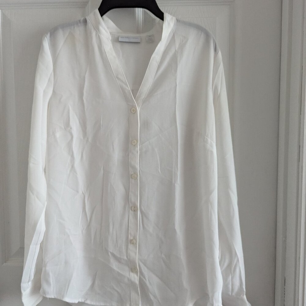 NWOT New York & Company White Long Sleeve Button Down Pleated Back Shirt Sz XS